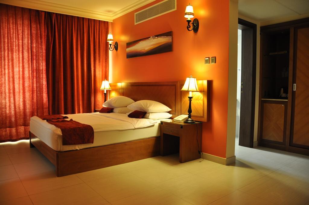 Hotel La Rosa By Brother International