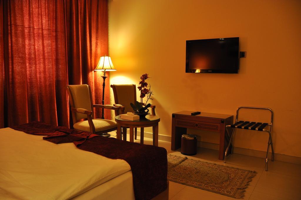 Hotel La Rosa By Brother International