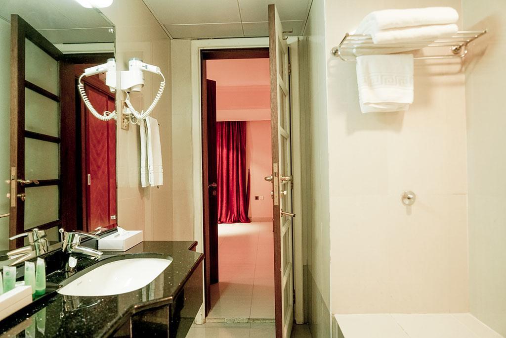 Hotel La Rosa By Brother International